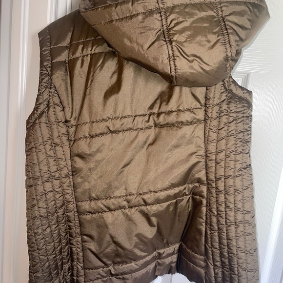 New York and Company Puffer Vest - Picture 2 of 3